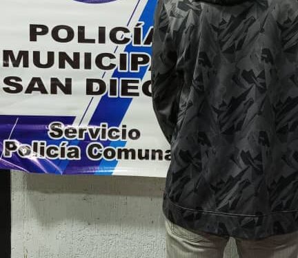 Policía Municipal de San Diego capturó a sujeto con un arma de fuego