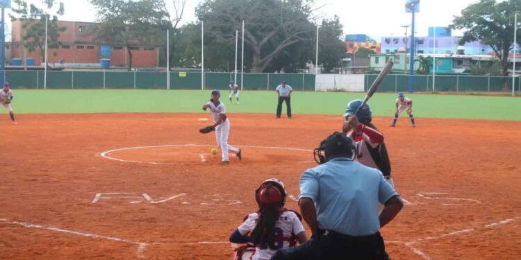 Lara y Carabobo disputarán la final del Nacional de Softbol Femenino U15