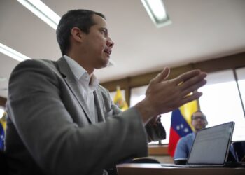Más de mil migrantes venezolanos se reúnen con Juan Guaidó y anuncian su campaña Mi Voto Vale