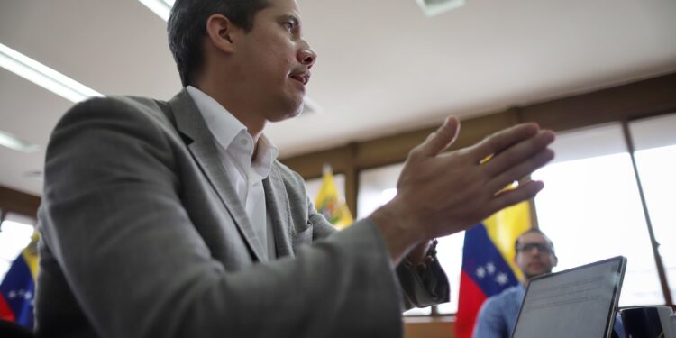Más de mil migrantes venezolanos se reúnen con Juan Guaidó y anuncian su campaña Mi Voto Vale