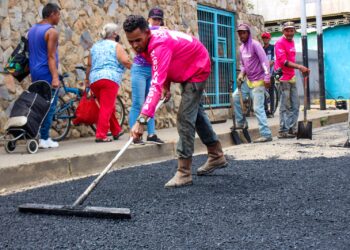 Más de 100 toneladas de asfalto colocaron en Naguanagua durante primeros días de febrero
