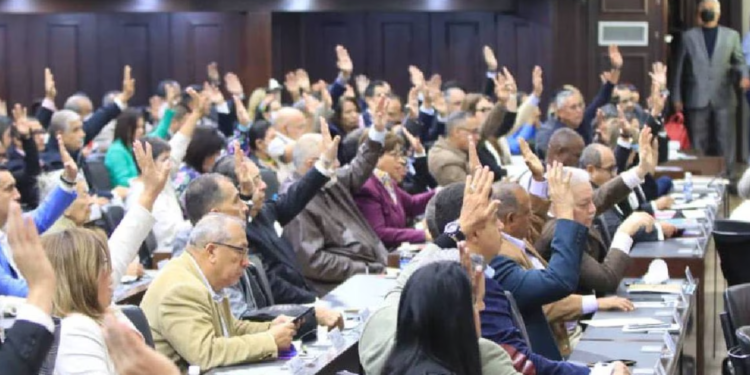 AN autoriza nombramiento de Carlos Martínez Mendoza como embajador ante Colombia