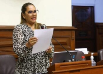 La vicepresidente del Congreso de Perú renunció por bloqueo a adelanto electoral
