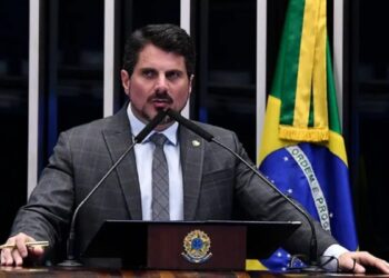 Senador acusó a Bolsonaro de intentar convencerlo para dar golpe de Estado