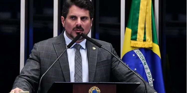 Senador acusó a Bolsonaro de intentar convencerlo para dar golpe de Estado