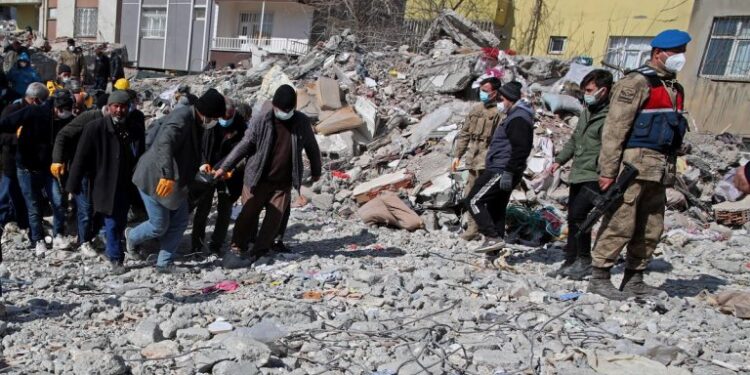 Rescataron a cinco supervivientes nueve días después del terremoto en Turquía