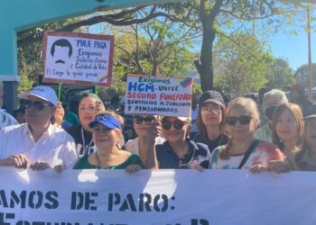 Universitarios persisten en sus reclamos por mejoras salariales: protestaron en el Arco de Bárbula