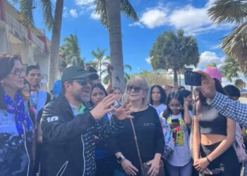 Rectora y decanos acompañaron recorrido de Comisión Presidencial que trabajará en recuperación de sus espacios