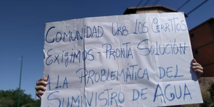 Habitantes de Los Cerritos II manifestaron por falta de agua potable