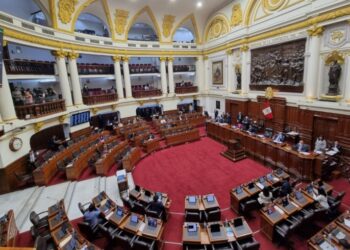 Congreso de Perú abre la puerta para analizar nuevamente adelanto electoral