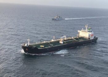 Venezuela comprará a Irán dos buques petroleros para ampliar su flota