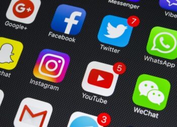 Corte Suprema de EE UU revisa inmunidad legal de propietarias de redes sociales