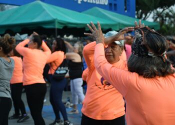 Con energía desbordante sandieganas celebraron el Día de la Mujer