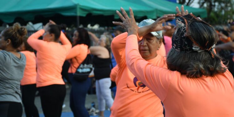 Con energía desbordante sandieganas celebraron el Día de la Mujer