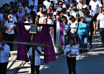 Realizan viacrucis en El Castaño para agradecer a Dios por la vida a cinco meses del deslave
