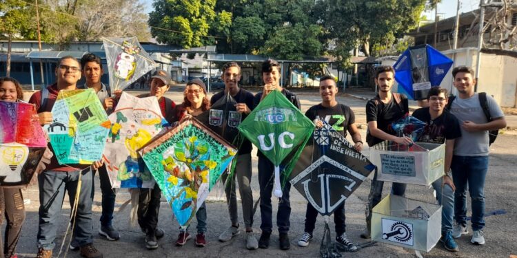 Estudiantes de Ingeniería organizaron actividad “Papagayos en defensa de nuestra UC”