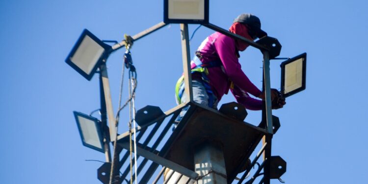 Gestión de la alcaldesa Ana González ha reactivado 42 torres de iluminación durante los últimos meses en Naguanagua