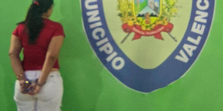 Polivalencia aprehendió a una mujer por presunto trato cruel en contra de su hijo de 14 años
