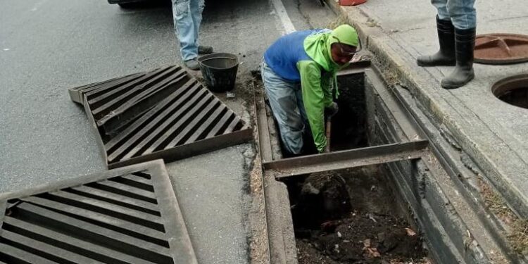 Alcaldía de San Diego inicia trabajos preventivos de limpieza al alcantarillado