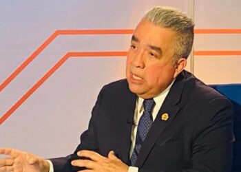 Luis Eduardo Martínez: Liberación parcial de recursos incautados permitiría llevar salarios del sector público a 100 dólares