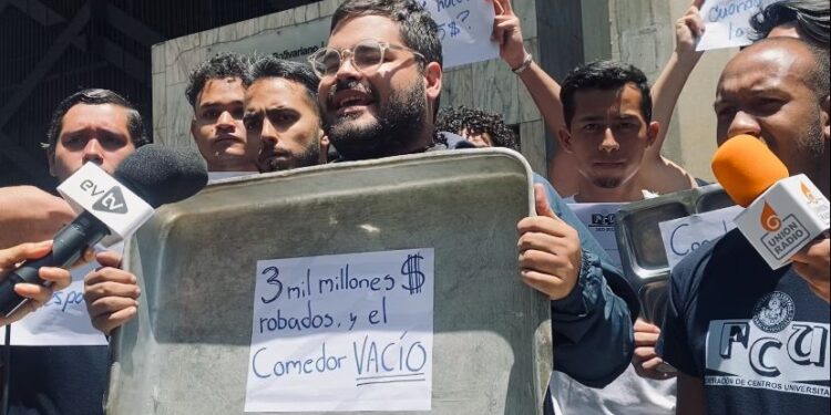 Jesús Mendoza a Tibisay Lucena: Yo no creo que usted sobreviva con los $25 que le paga a los profesores o los $5 de la beca universitaria