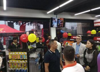 Pits Auto Parts inaugura por todo lo alto su nueva sede corporativa en San Diego