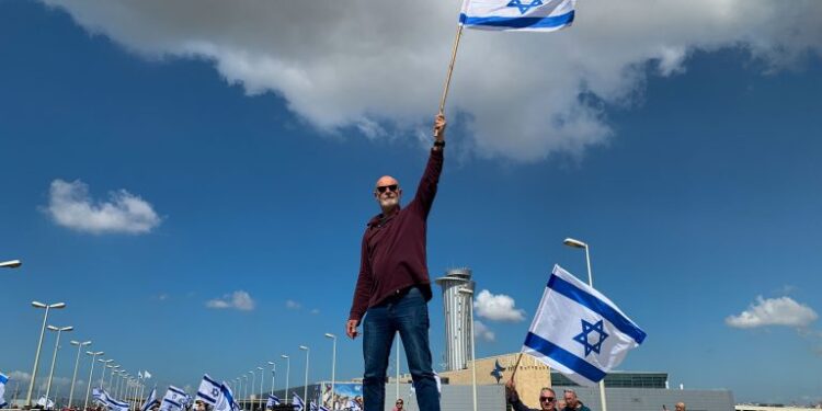 Medio millón participó anoche en la mayor protesta de la historia de Israel