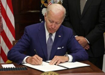 Gobierno de Maduro rechaza extensión de decreto de emergencia de EE UU