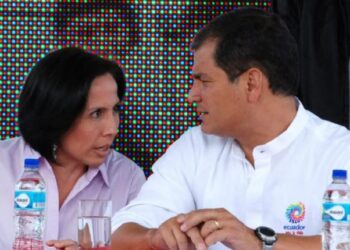 Canciller de Ecuador lamenta la actitud de Argentina en fuga de exministra