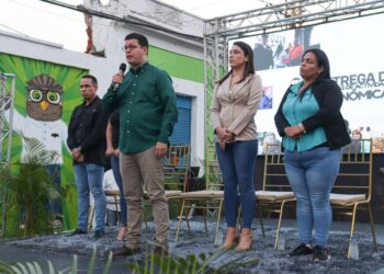 Alcalde Fuenmayor entregó 203 licencias de actividades económicas a comerciantes y emprendedores