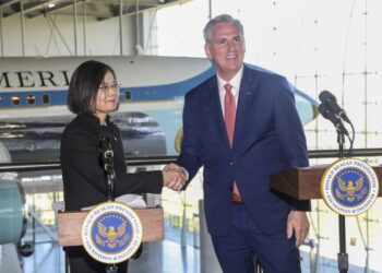 China anuncia maniobras militares cerca de Taiwán tras visita de Tsai a EE UU