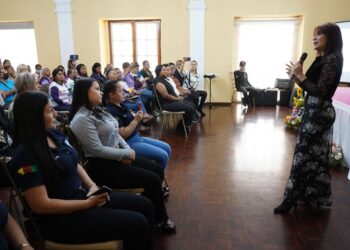Polivalencia realizó conferencia “Empoderamiento de la Mujer”