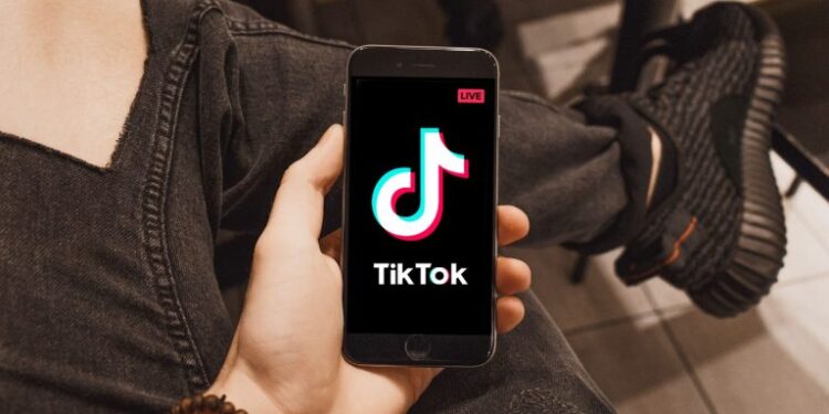Universidades públicas de Florida prohíben el uso de TikTok en sus campus