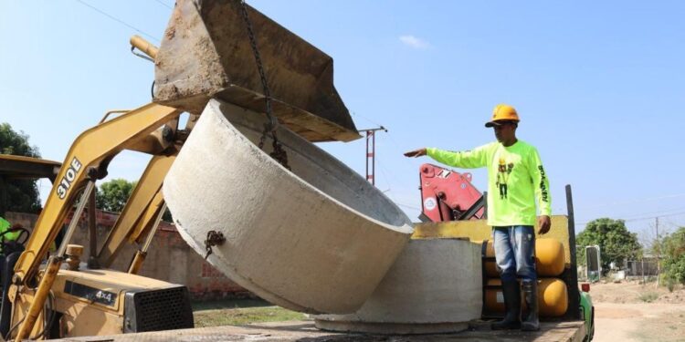 Ejecutan trabajos de construcción de red de aguas servidas en Campamento Bolivariano de Valencia