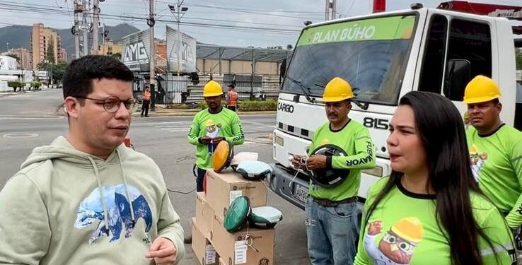 Alcalde Fuenmayor inspeccionó trabajos de semaforización en la avenida Andrés Eloy Blanco de Valencia