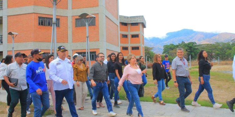Recuperan sistema de climatización de la Facultad de Ciencias de la Educación de la UC