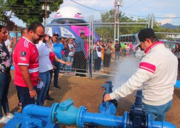 Gobernador Lacava y alcaldesa Ana González reactivan pozo de agua en Valle Verde para beneficiar a 6 mil habitantes