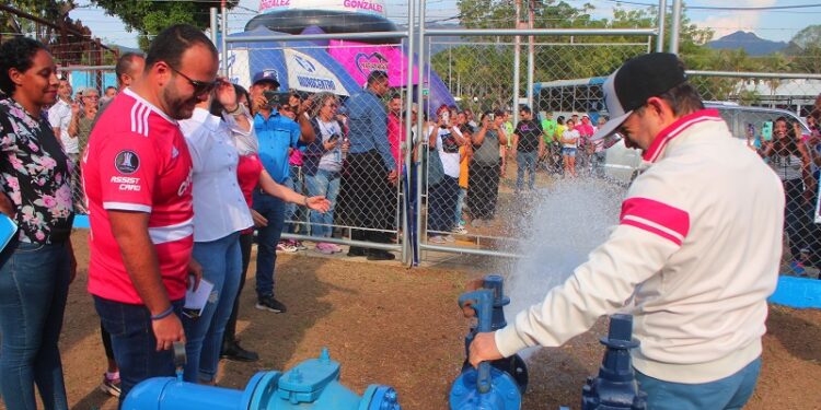 Gobernador Lacava y alcaldesa Ana González reactivan pozo de agua en Valle Verde para beneficiar a 6 mil habitantes