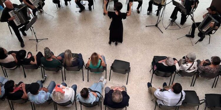 Concierto de Solistas de la Academia J.S. Bach cautivó a amplio público asistente a la Galería Braulio Salazar