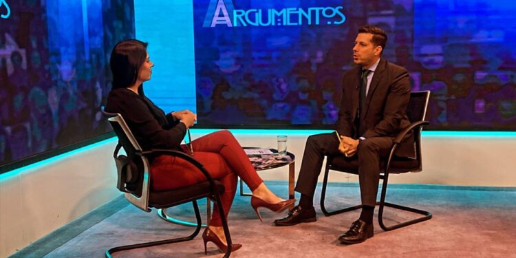 Eric Ondarroa exige a la ministra Yelitze Santaella que renuncie 