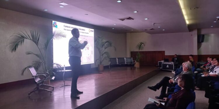 Déficit en actualizaciones juridicas frenan el desempeño industrial para la transición energética