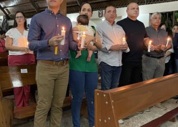 Alcalde León Jurado celebró junto a feligreses sandieganos la Vigilia Pascual