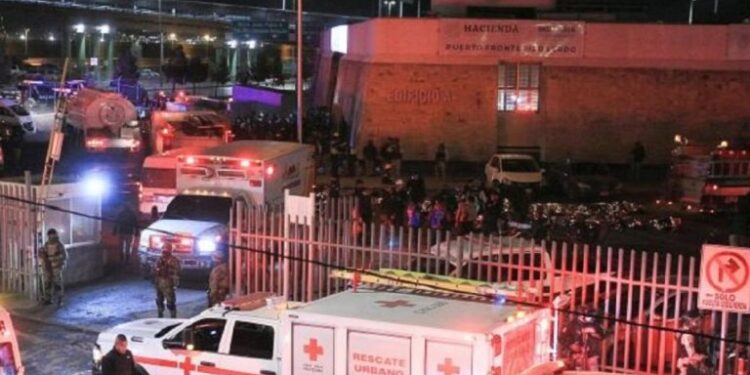 Fiscalía mexicana va contra titular de Migración por muerte de 40 migrantes en incendio