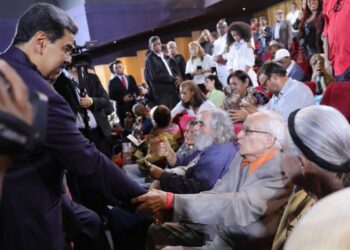 Maduro entrega Premio Nacional de Cultura 2021-2022: José Napoleón Oropeza recibió el galardón de Literatura