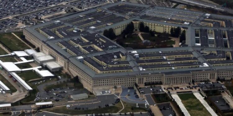 Joven detenido por filtrar documentos secretos del Pentágono comparecerá en un tribunal de Estados Unidos