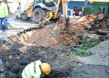 Realizan labores de reparación de capa asfáltica en la avenida Lara de Valencia