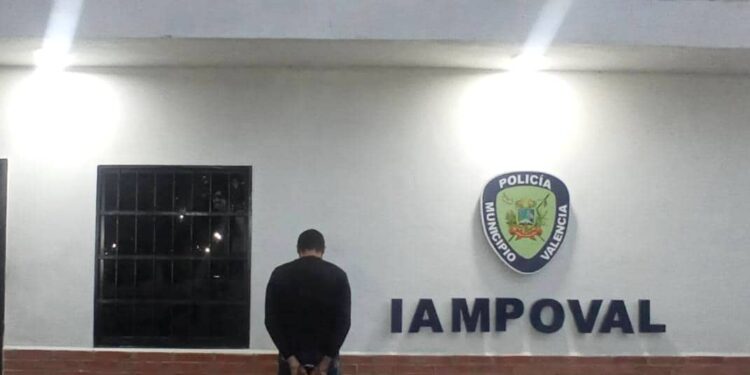Polivalencia aprehendió a un hombre por intentar agredir a su madre con un arma blanca