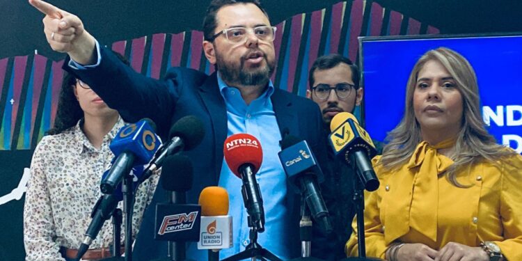 Ecarri exige a Maduro y al fiscal general revelar montos del desfalco a Venezuela