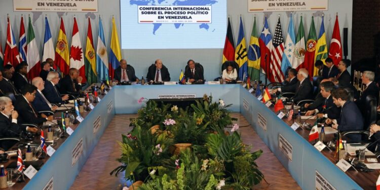 Conferencia internacional apunta a tres claves para enfrentar la crisis venezolana