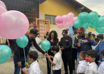 Fundación Dejando Sonrisas y Crema Helados entregaron más de 100 helados en la EB “San Rafael Arcángel” en Valencia